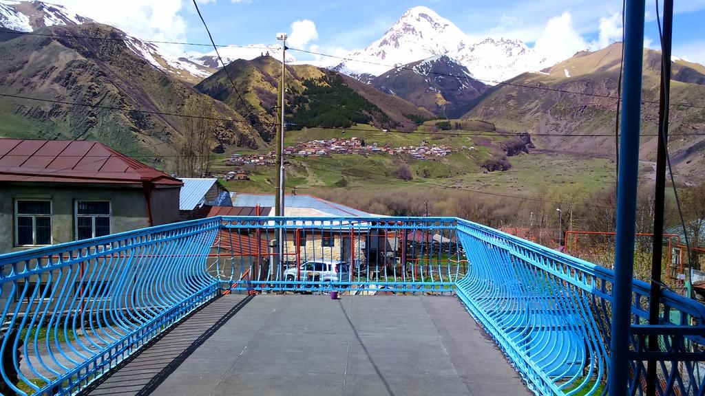 Blue Guesthouse Kazbegi Exterior foto